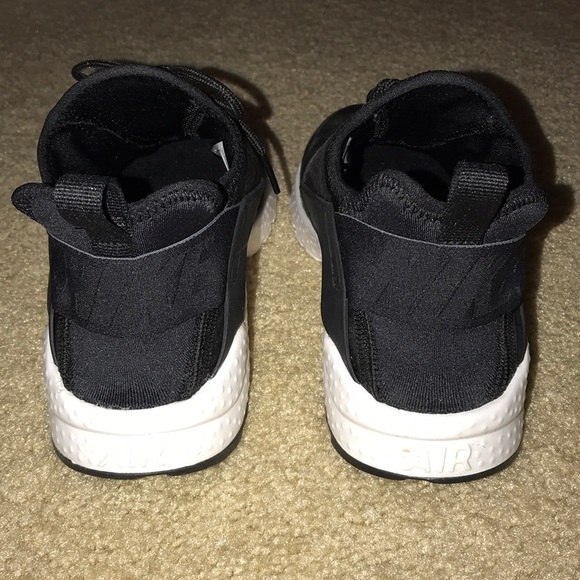 Black Leather Nike Huarache (7.5) - Picture 7 of 8